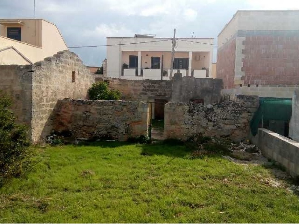 2316-VTE Muro Leccese - Terreno edificabile con vecchia struttura