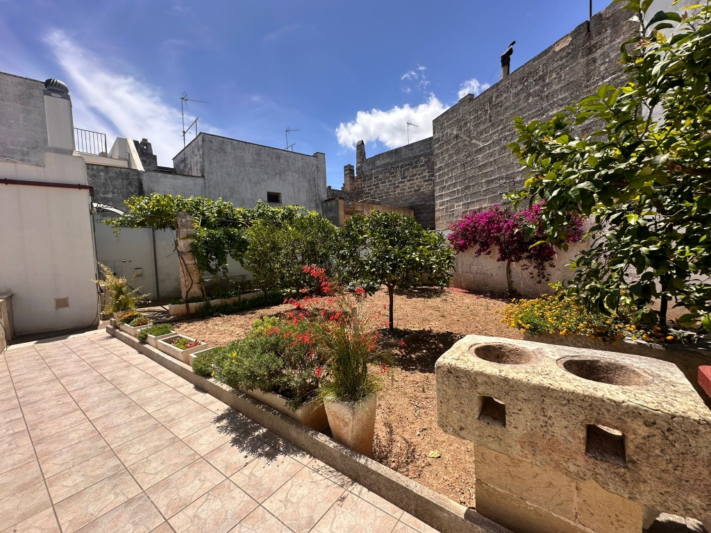 1122-VC - Muro Leccese - Abitazione indipendente voltata a stella con giardino