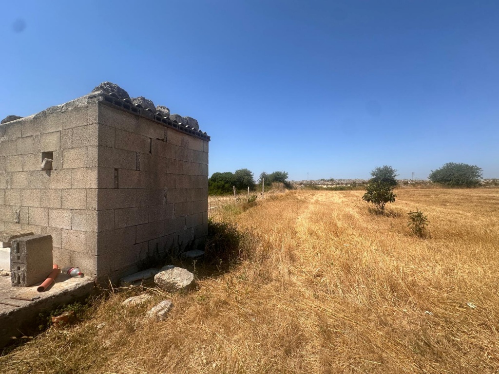 1725-VTA - Sanarica - Terreno agricolo con cubatura